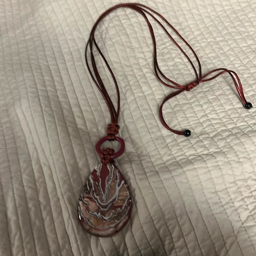 Long necklace wine color